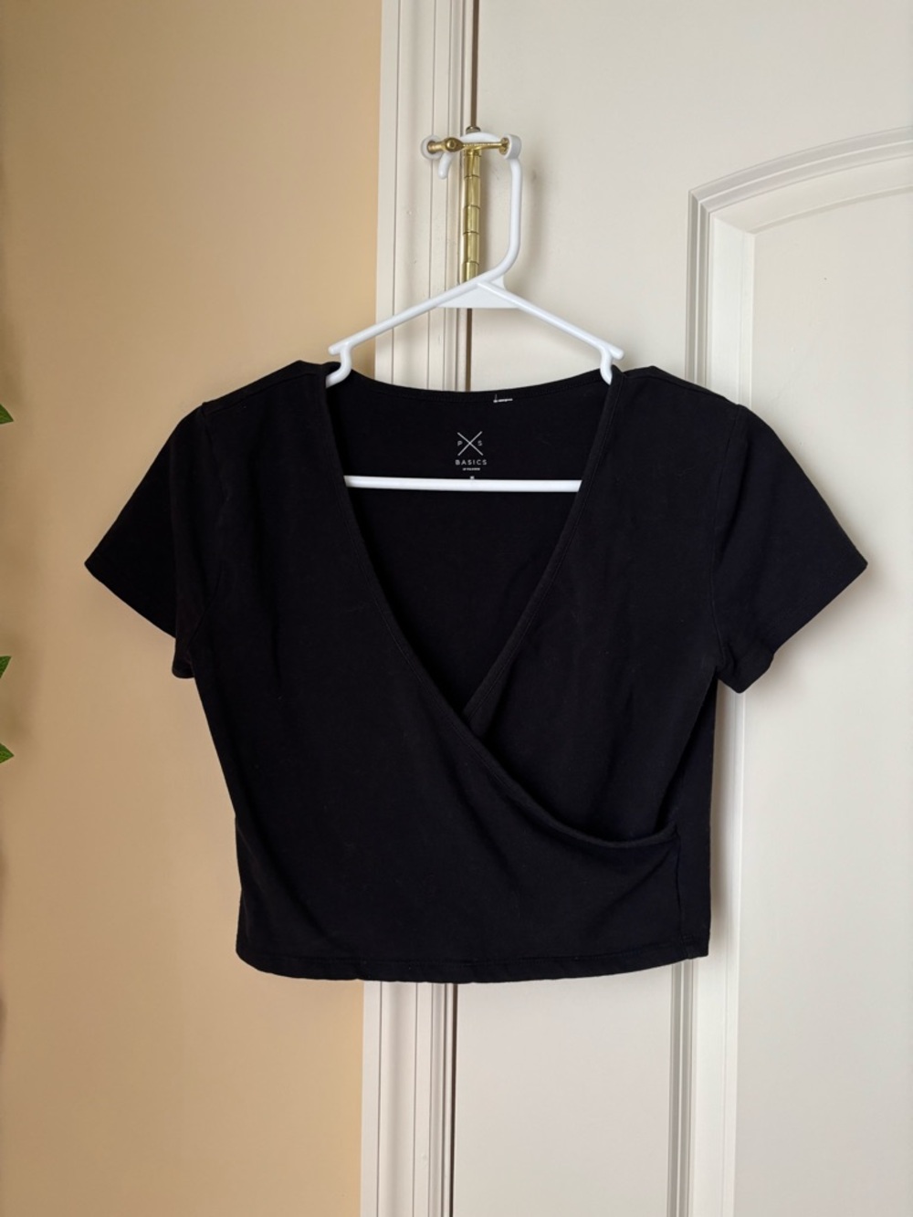 pacsun black crossover crop top